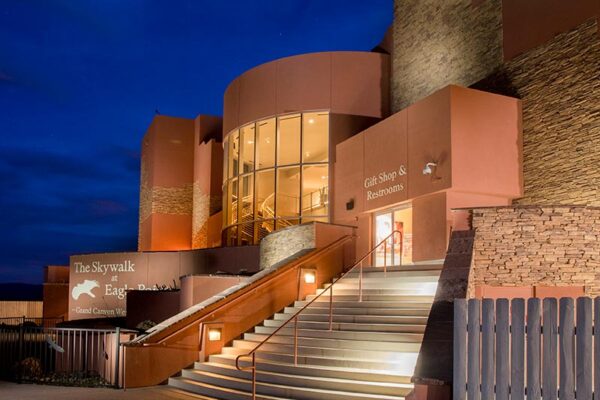 西大峡谷夜景。. 西大峡谷夜景。.