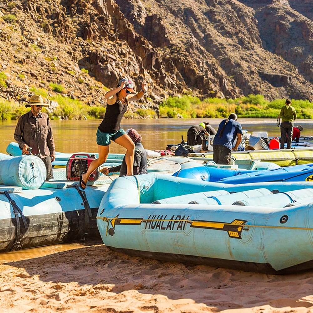 People getting in from Hualapai River Runners rafts